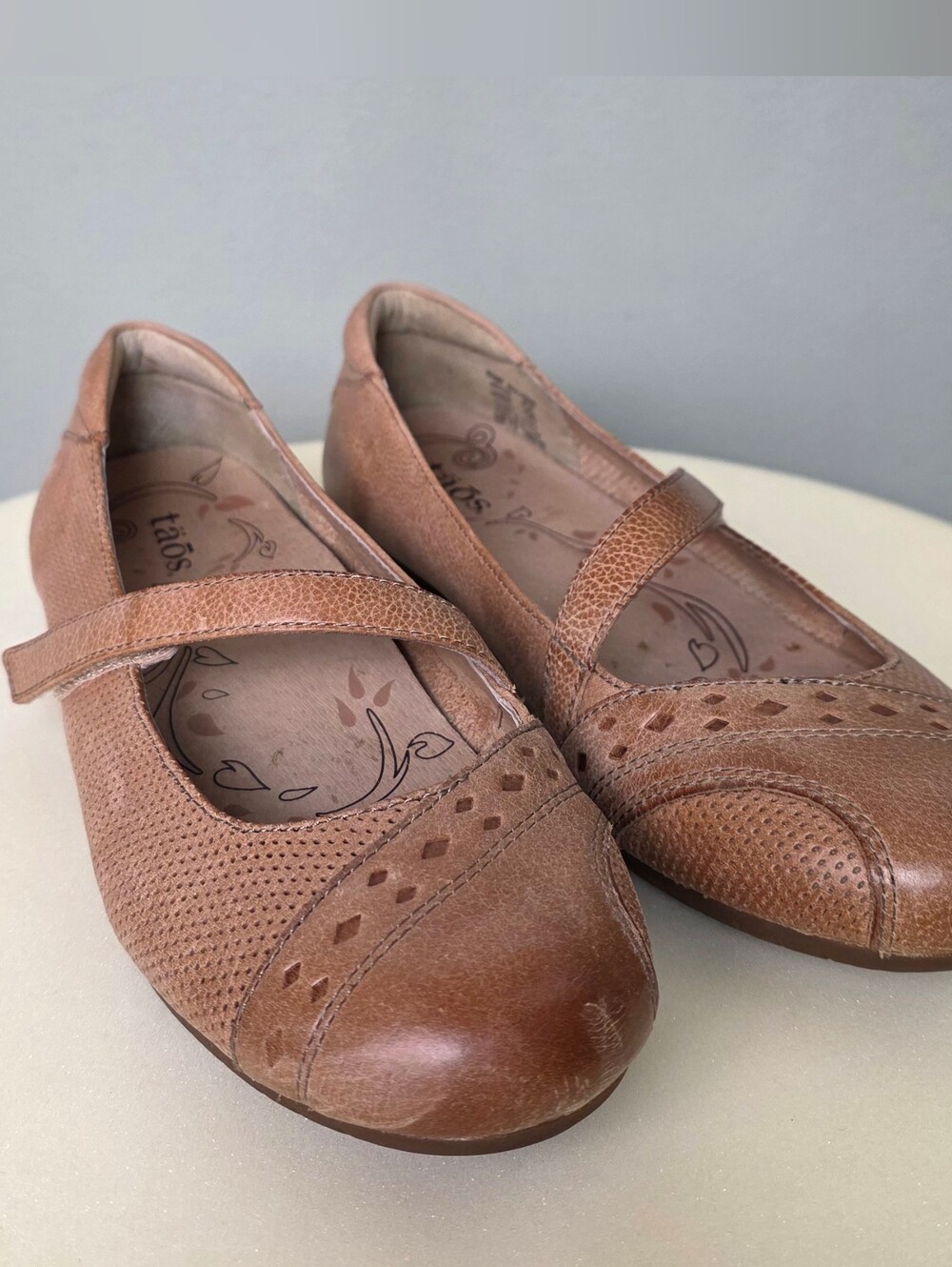 Taos Boho Scamp Perforated Leather Mary Jane Flats - Tan - Size 7.5 - Like New! - Picture 9 of 17